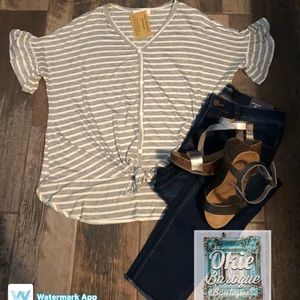 White and Grey Stripped Ruffle Sleeve 🖤